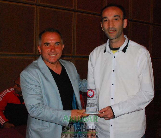 Akhisar Gücü Veteranlar Antalya’da En Centilmen Takım Ödülünü Aldı